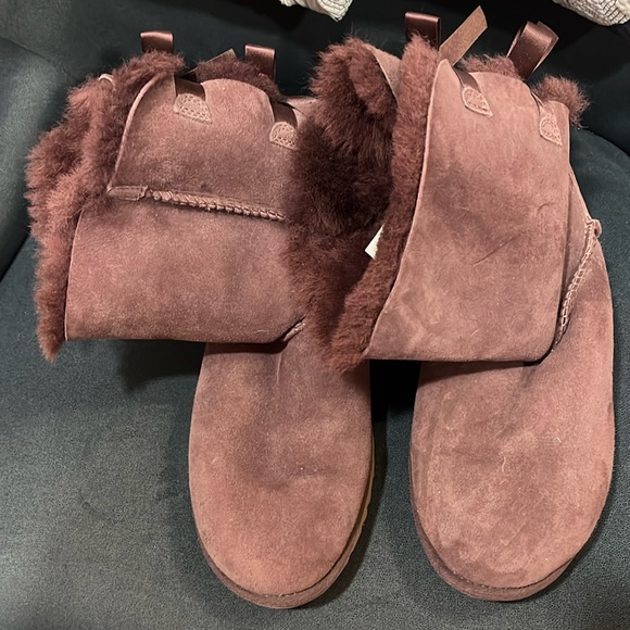 UGG Shoes - UGG Ribbon Back Sheepskin Mauve Purplish/Burgundyish color